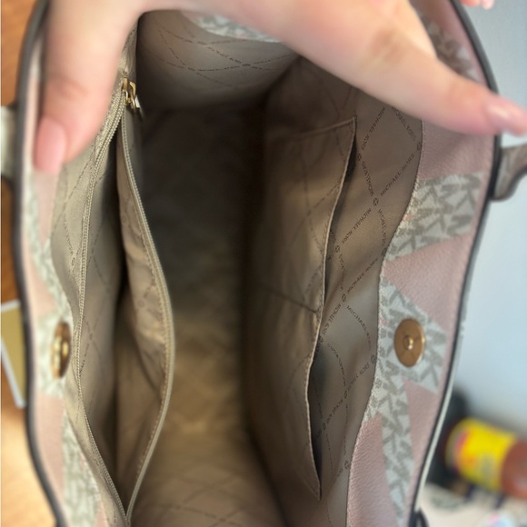 Large Michael Kors bag - Picture 3 of 5